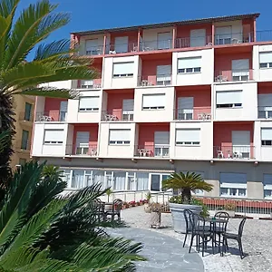 Robinia Hotel